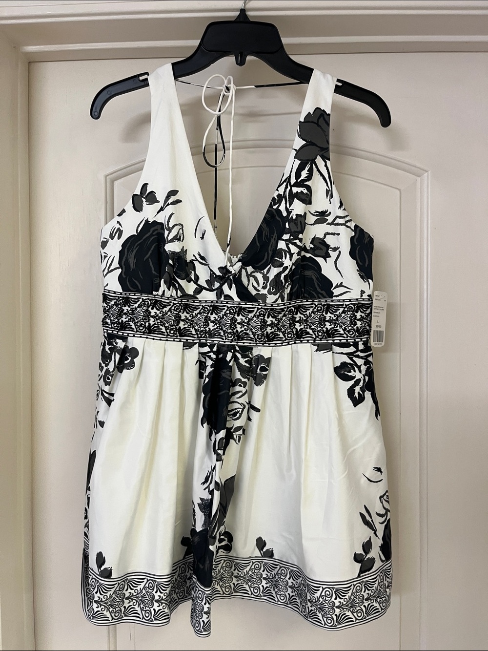 Forever 21 Black/White Floral Blouse w/Front Cross Over and Beaded Details